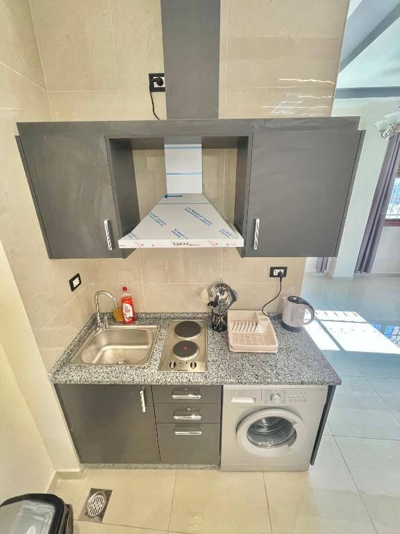 Kuchyň nebo kuchyňský kout v ubytování Villa Mira GuestHouse 2 - Downtown Central Amman - AL DIYRIH