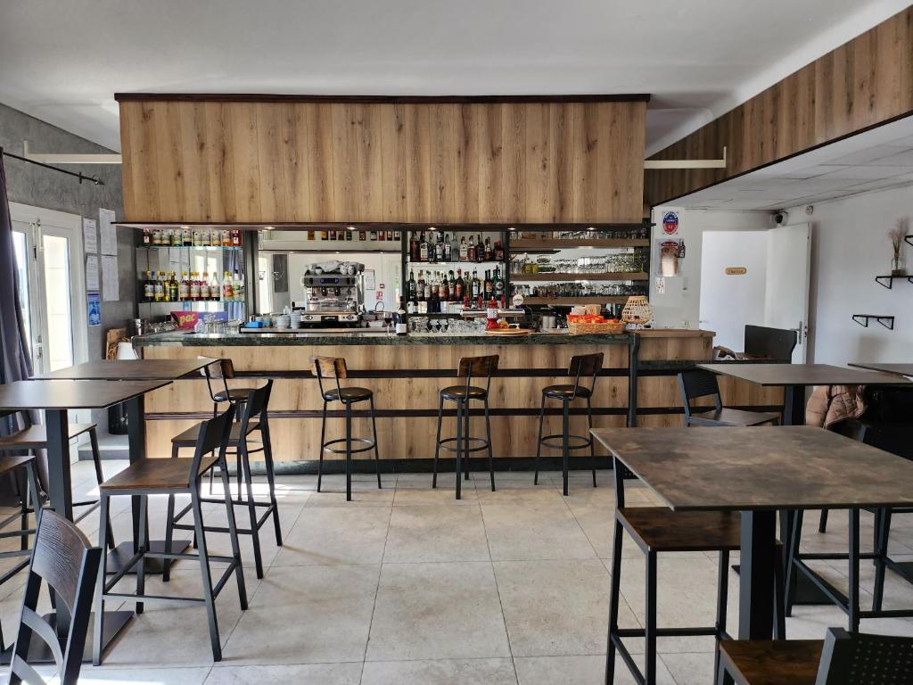 A área de bar ou lounge em Vilajoun