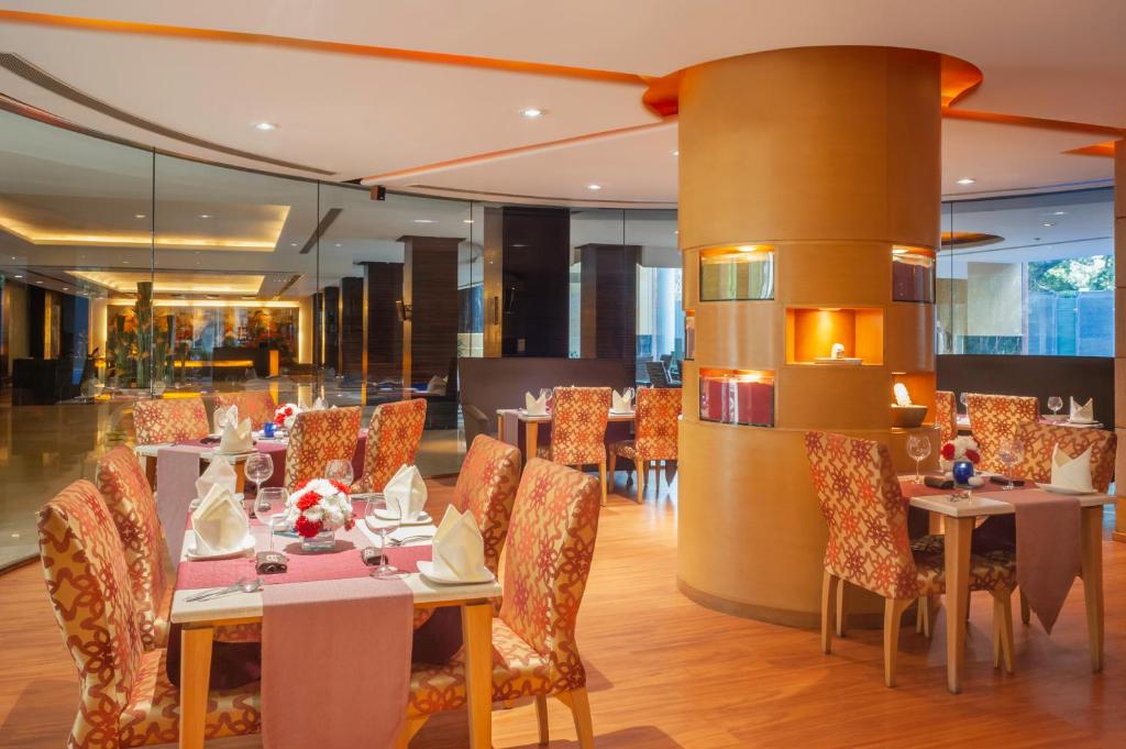 Restaurace v ubytování Taj Chandigarh