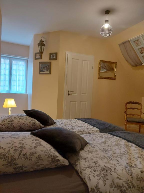 Postel nebo postele na pokoji v ubytování Mirabelle Bed & Breakfast