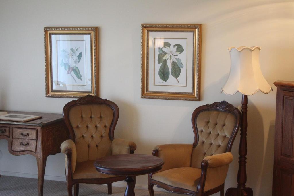 Highwood Park B&B Guest Lodge - Room De Deluxe King