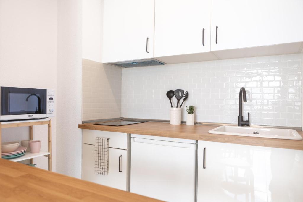 Kuchyň nebo kuchyňský kout v ubytování Naia House Lanzarote