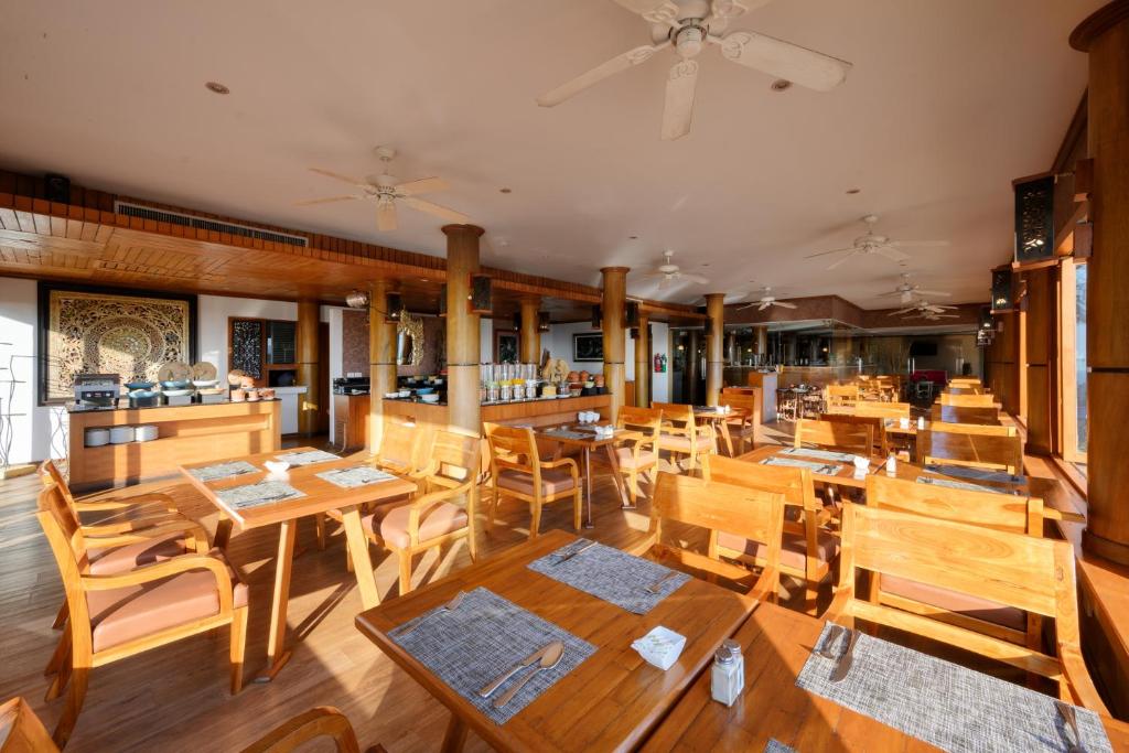 Restaurace v ubytování Karon Phunaka Resort