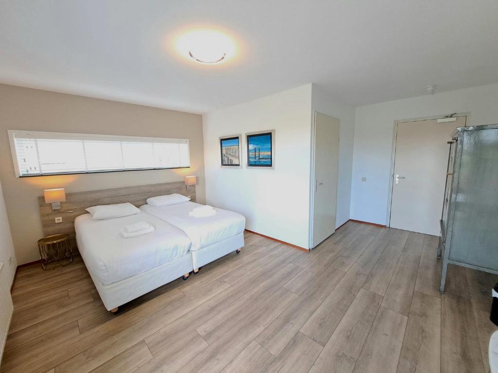 Postel nebo postele na pokoji v ubytování Seehotel Oostkapelle