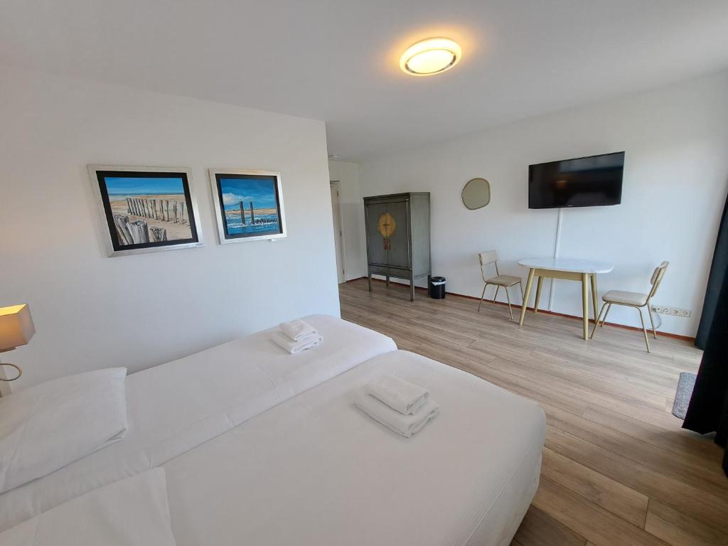 Postel nebo postele na pokoji v ubytování Seehotel Oostkapelle