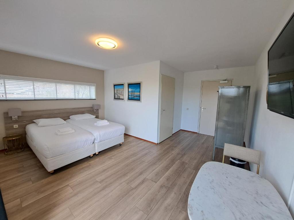 Postel nebo postele na pokoji v ubytování Seehotel Oostkapelle