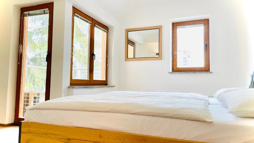 Postel nebo postele na pokoji v ubytování Apartments Katrca Bežigrad