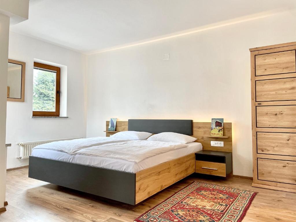 Postel nebo postele na pokoji v ubytování Apartments Katrca Bežigrad