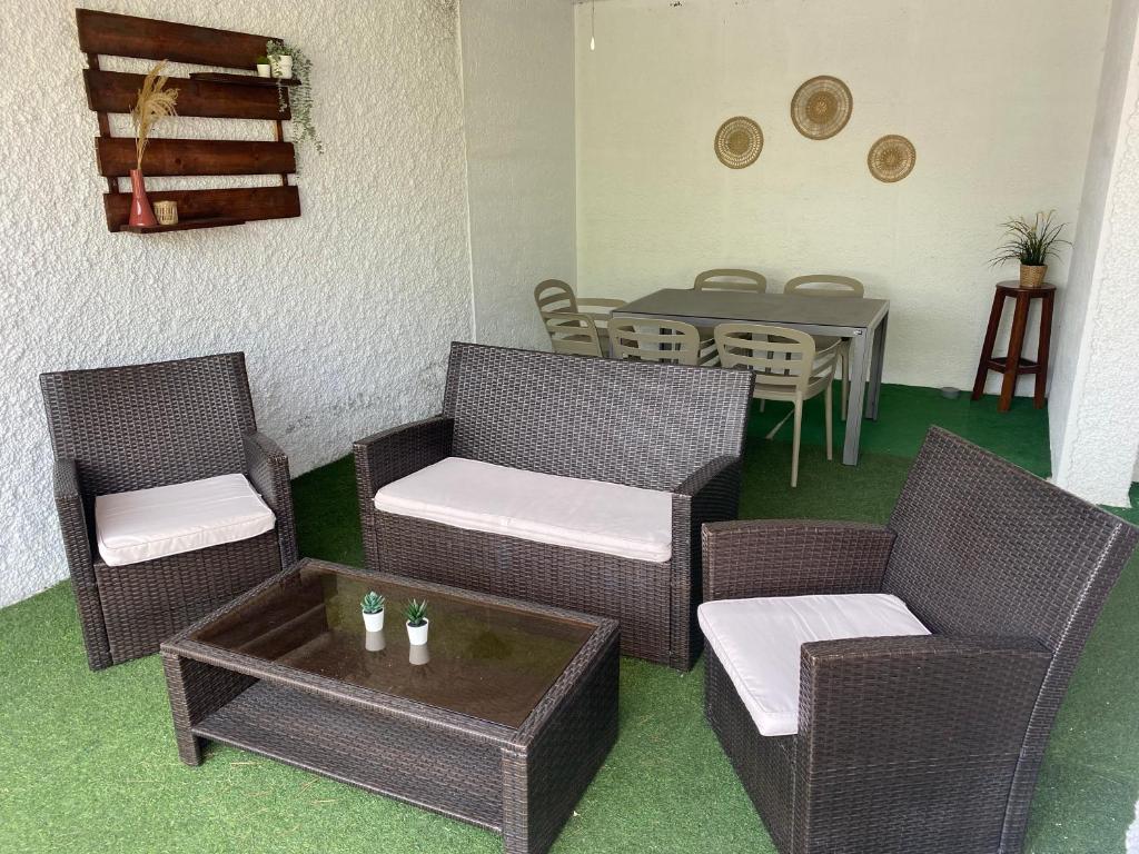 A seating area at Casas Adosadas Lambda
