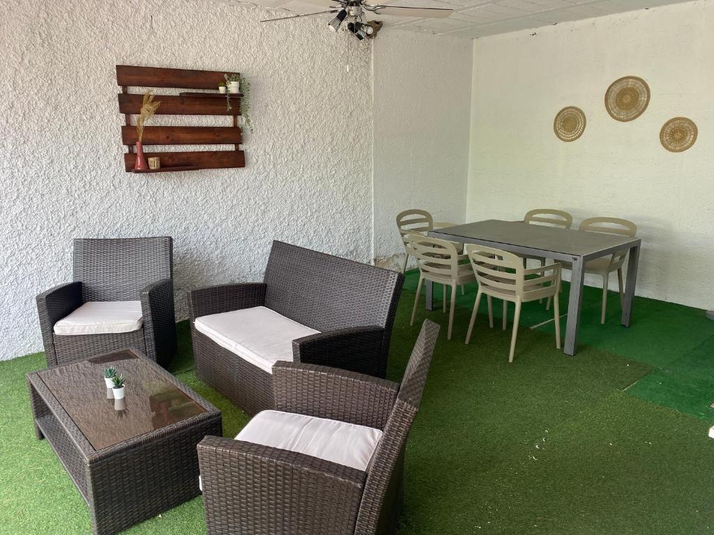 A seating area at Casas Adosadas Lambda