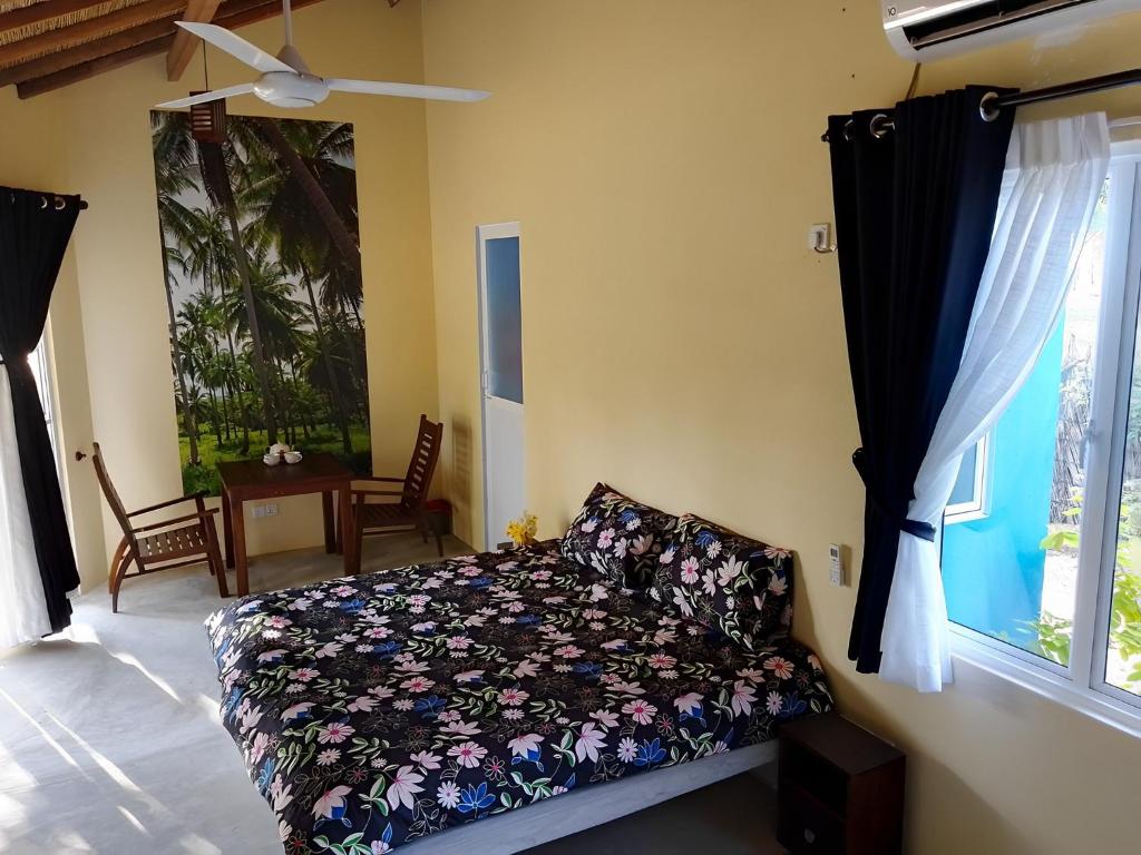Postel nebo postele na pokoji v ubytování Nayan's Paradise