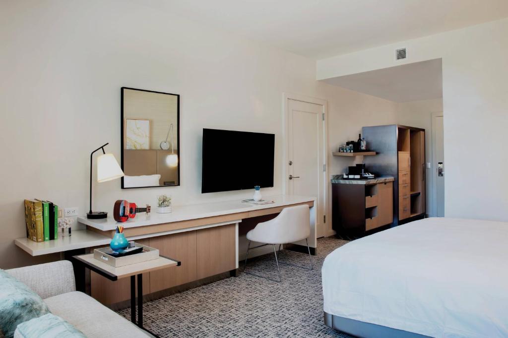 Art Ovation Hotel, Autograph Collection - King Room Met Bank Bed - Beperkt Uitzicht