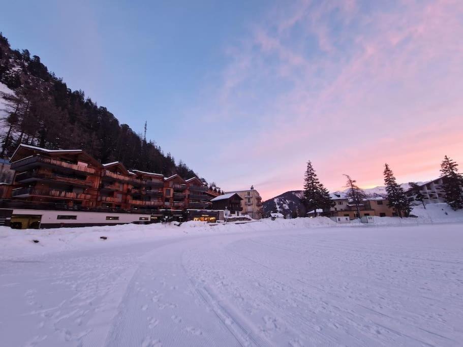 Superbe appartement Champex-Lac avec piscine et sauna v zimě
