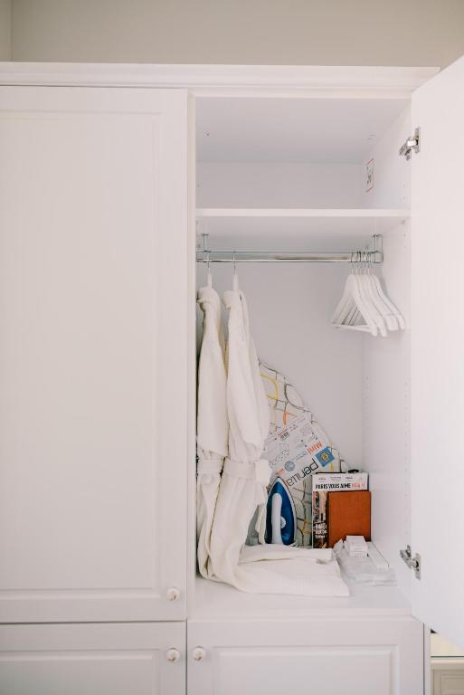 Neapolis 1897 Boutique Luxury Rooms - Resim 13