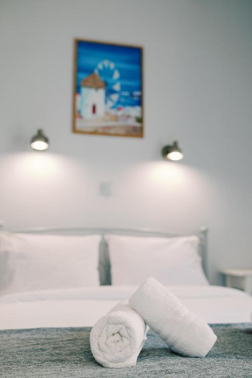 Postel nebo postele na pokoji v ubytování Neapolis 1897 Boutique Luxury Rooms