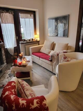 a living room with two chairs and a couch at Casa Vacanze in Morgex