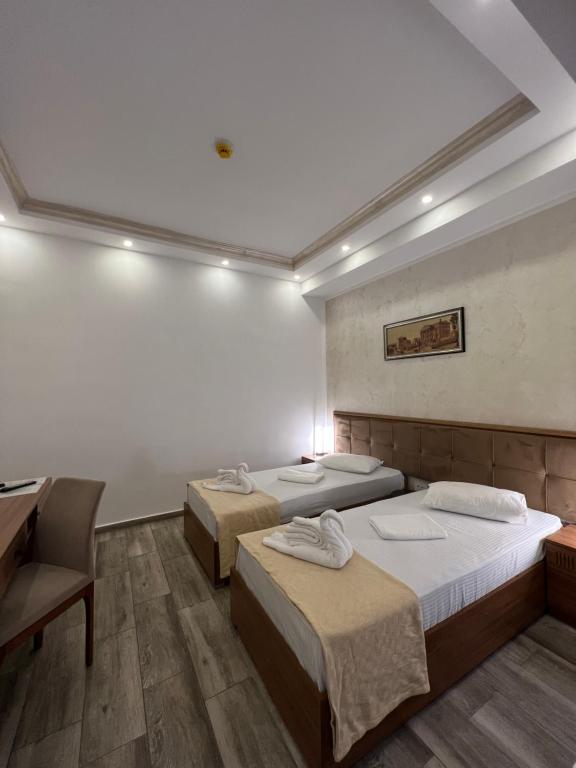 Postel nebo postele na pokoji v ubytování EKA Residence