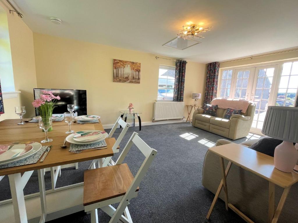 Charming 2BR Cottage in Beautiful Rural Village, Dumfries, UK