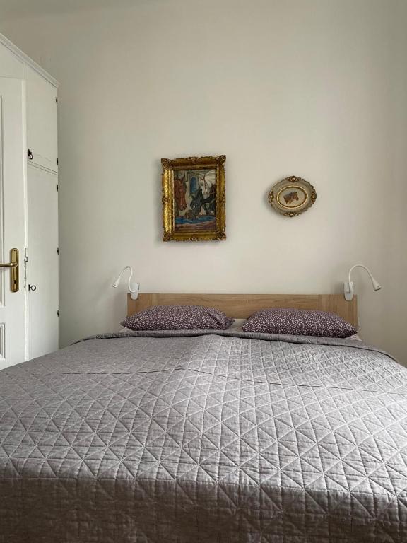 Un pat sau paturi într-o cameră la Vila Rijad