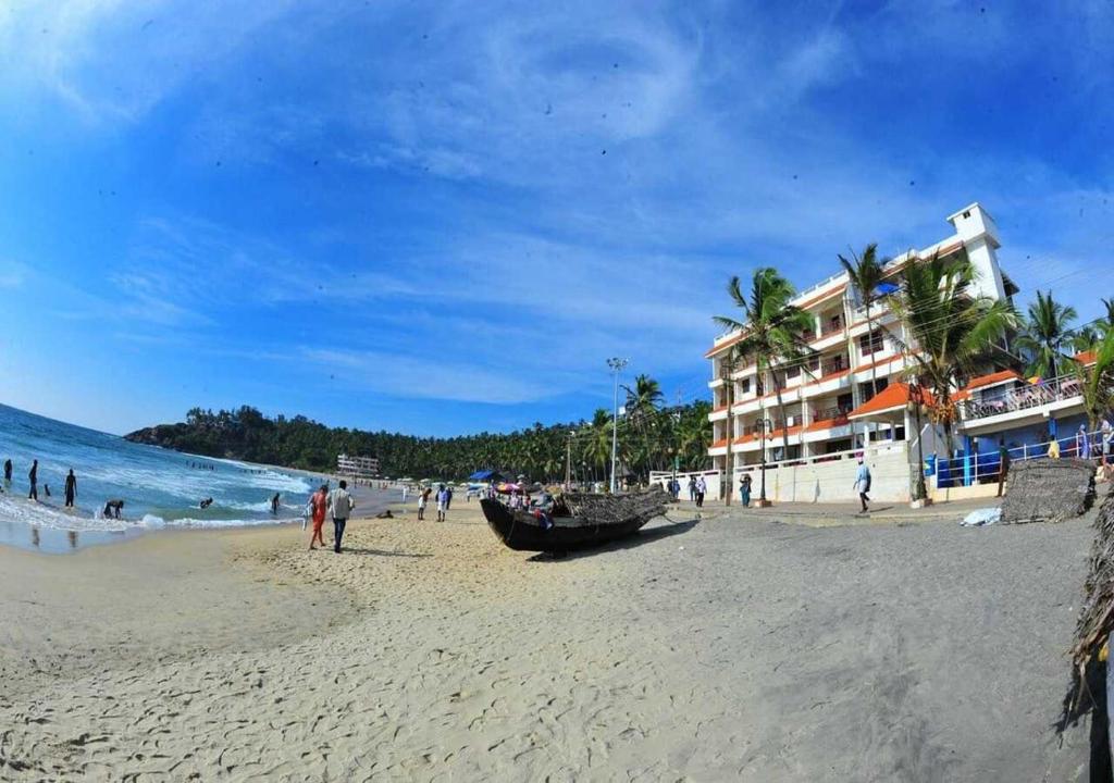 Hotel SeaRock Beach Resort Kovalam - Housity