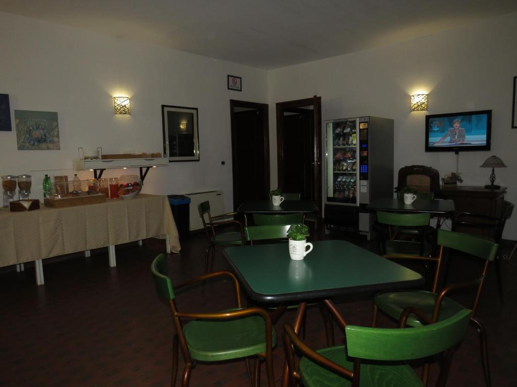 TV a/nebo společenská místnost v ubytování Hotel San Michele