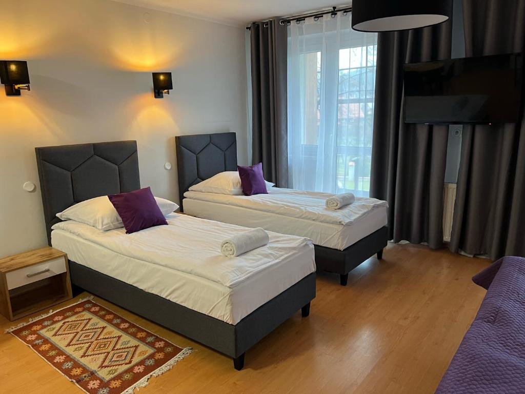 Postel nebo postele na pokoji v ubytování WRZOS resort & wellness