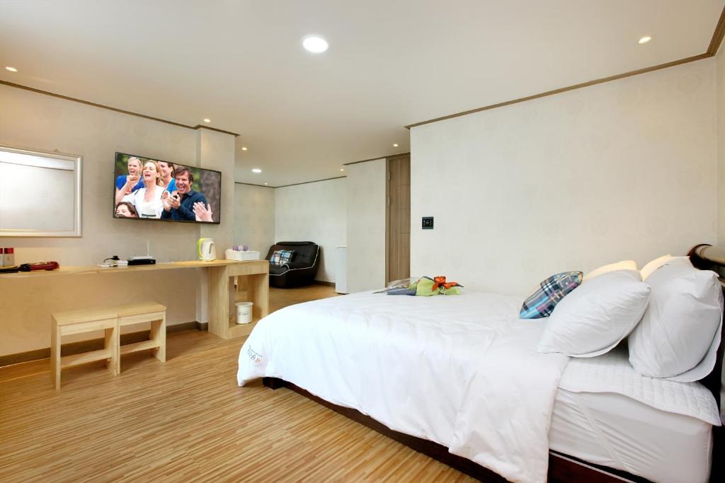 TV a/nebo společenská místnost v ubytování Traum Hotel & Condo