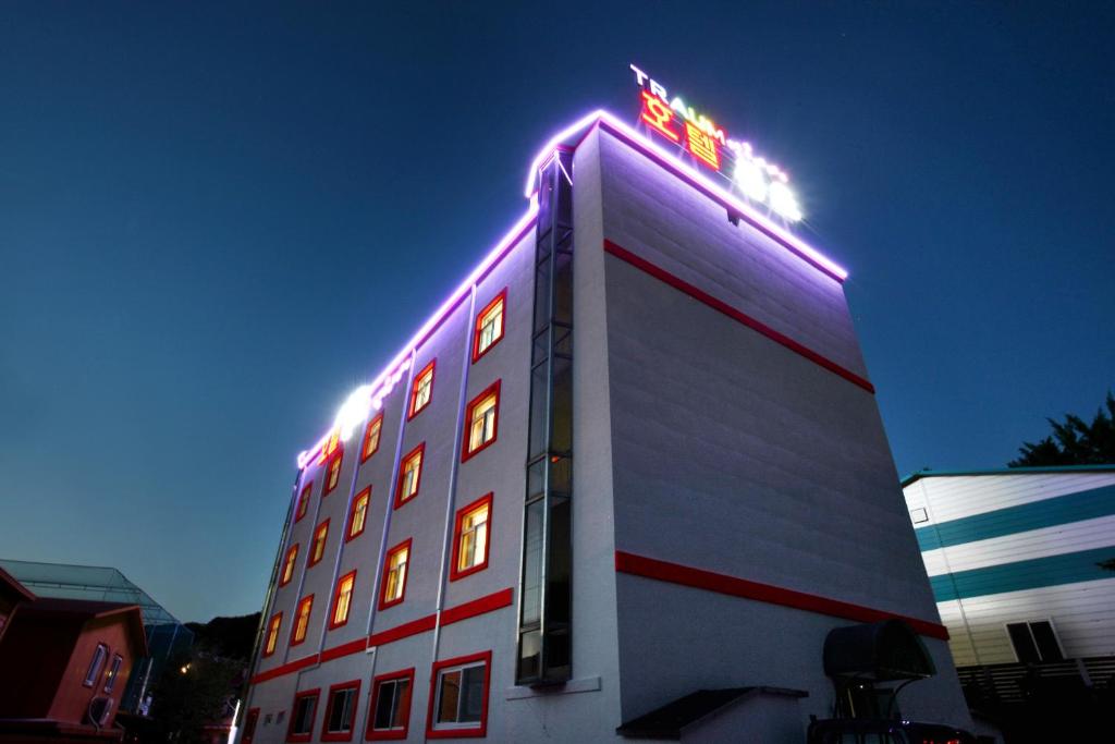 Budova, kde se hotel nachází