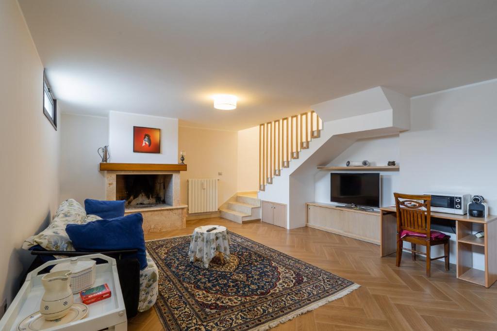 Kuchyň nebo kuchyňský kout v ubytování Intera villa ad uso esclusivo con 2 bagni 4 camere da letto,garage,giardino,area fitness,lavatrice,wifi