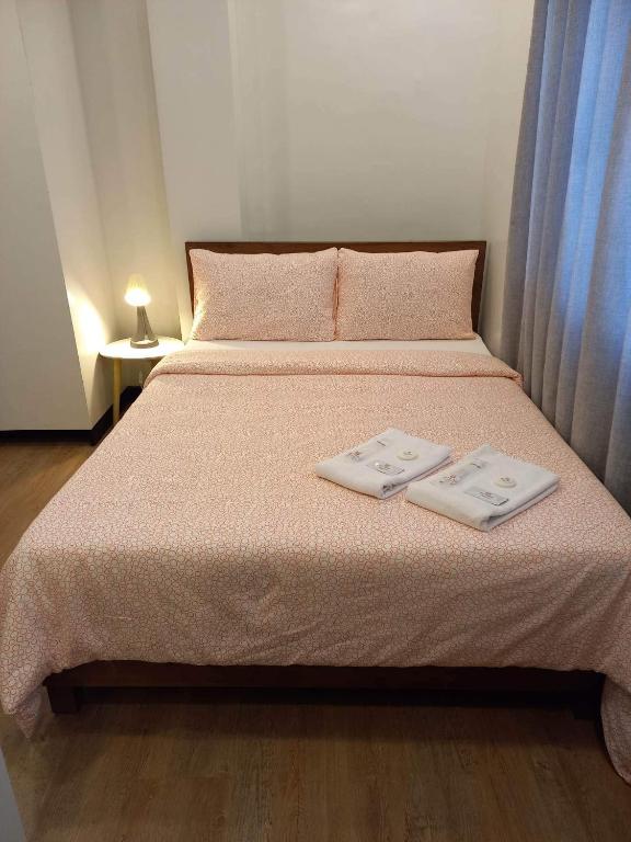 Postel nebo postele na pokoji v ubytování GLC SUITES