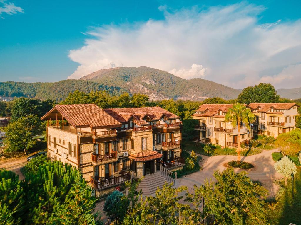 Nespecifikovaný výhled na hory nebo výhled na hory při pohledu z hotelu