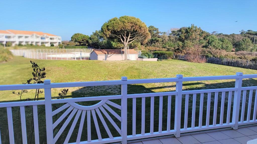 Vonkajšia záhrada v ubytovaní Appartement 2 pièces dans résidence bord de mer aux Sables d'Olonne