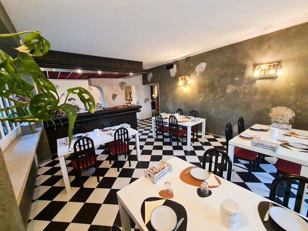 Restaurace v ubytování Albergo B&B Tenesi