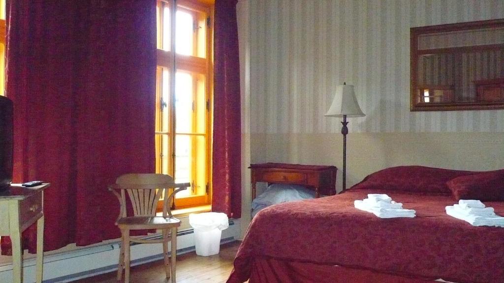 Una cama o camas en una habitación de L'intendant