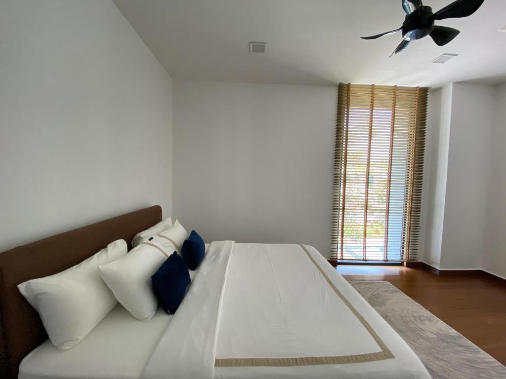 Postel nebo postele na pokoji v ubytování Ikiru 18 Private Saltwater Pool Villa, 3 Ensuite BR, Outdoor BBQ, 5 mins to Beach