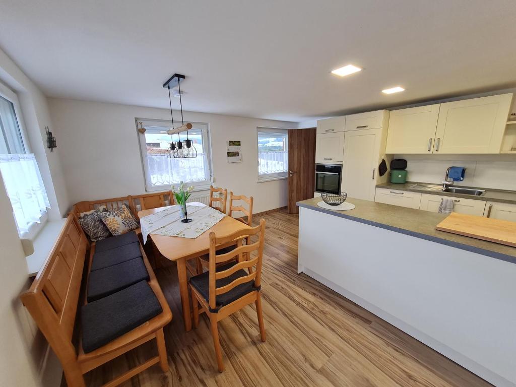 Kuchyň nebo kuchyňský kout v ubytování Ferienwohnung Waldfrieden