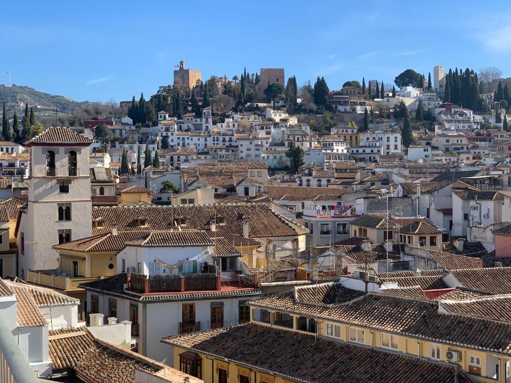 Nespecifikovaný výhled na destinaci Granada nebo výhled na město při pohledu z apartmánu