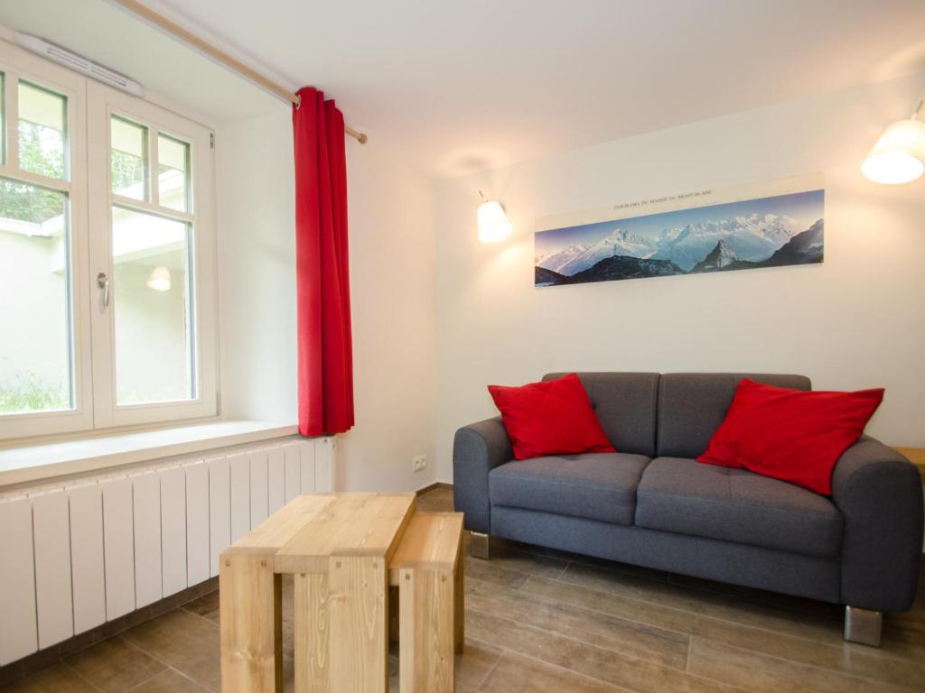 Część wypoczynkowa w obiekcie Charmant T3 rénové avec jardin, parking & wifi à Chamonix - FR-1-343-206