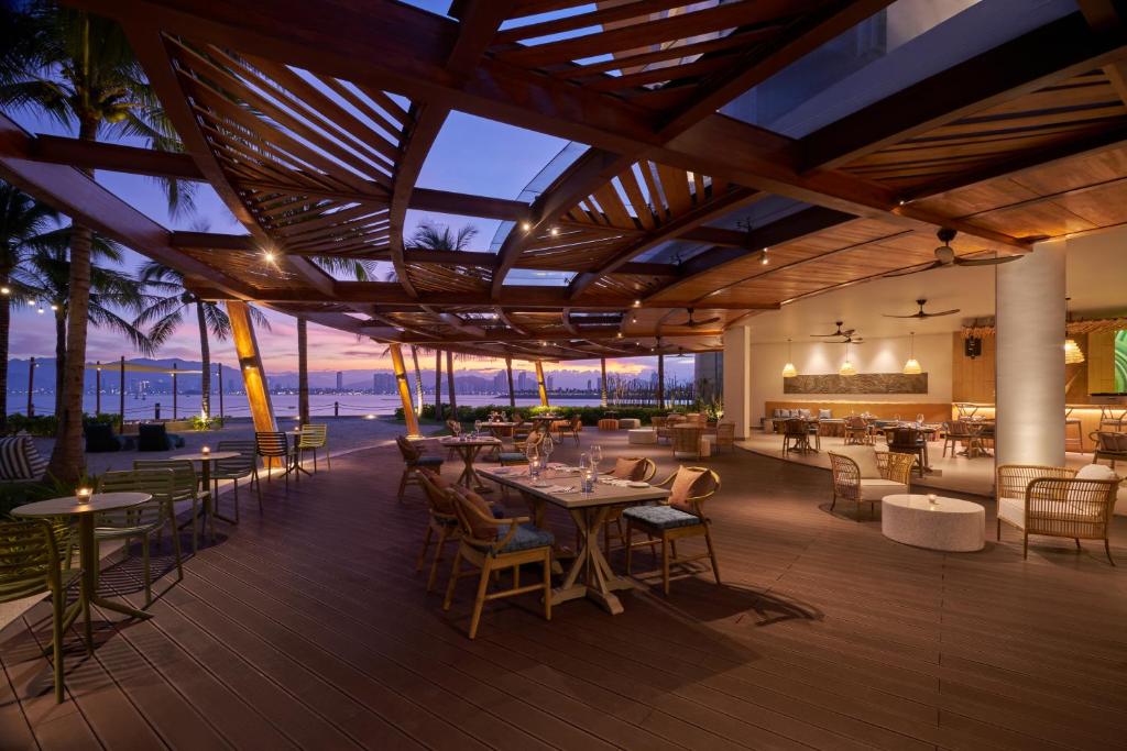 Oceanfront villa Nha Trang mã giảm giá