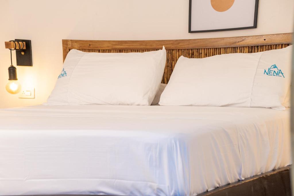 Postel nebo postele na pokoji v ubytování NENA BEACH CLUB & HOTEL