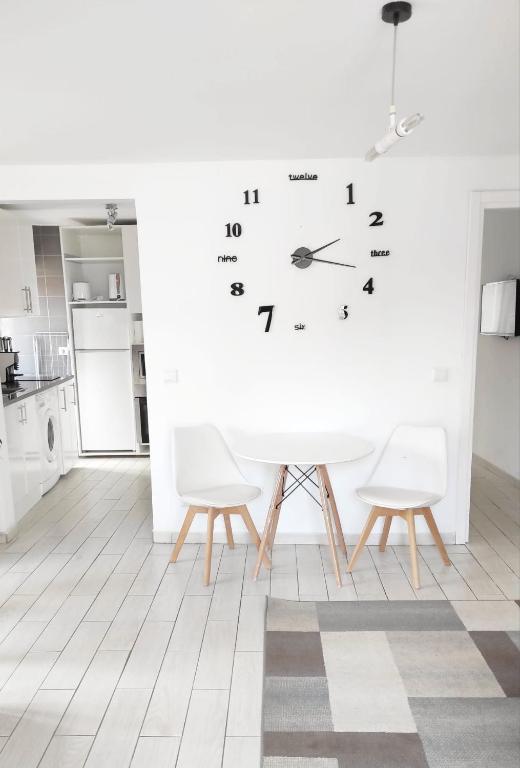 Lemon Tree House Coimbra - Courtyard garden with city views - 4