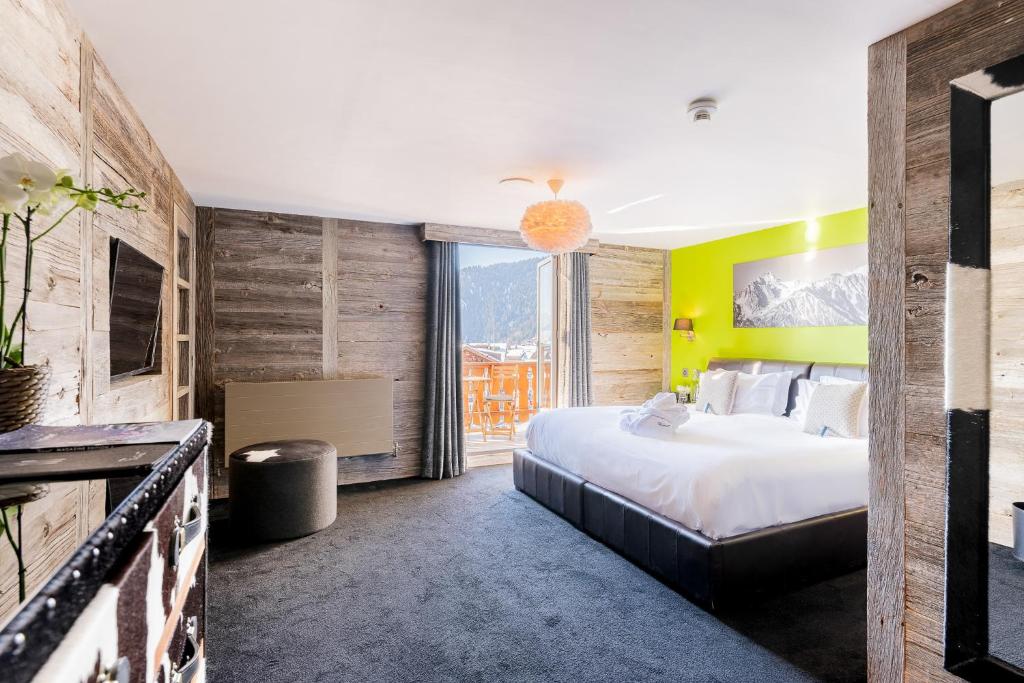 Postel nebo postele na pokoji v ubytování Hotel Farinet