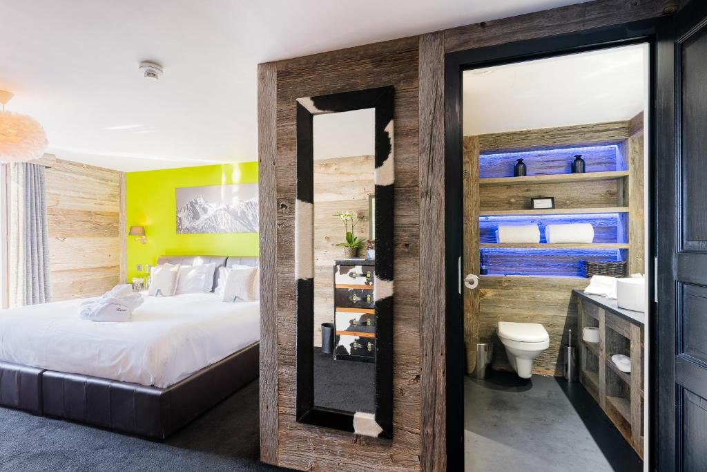 Postel nebo postele na pokoji v ubytování Hotel Farinet
