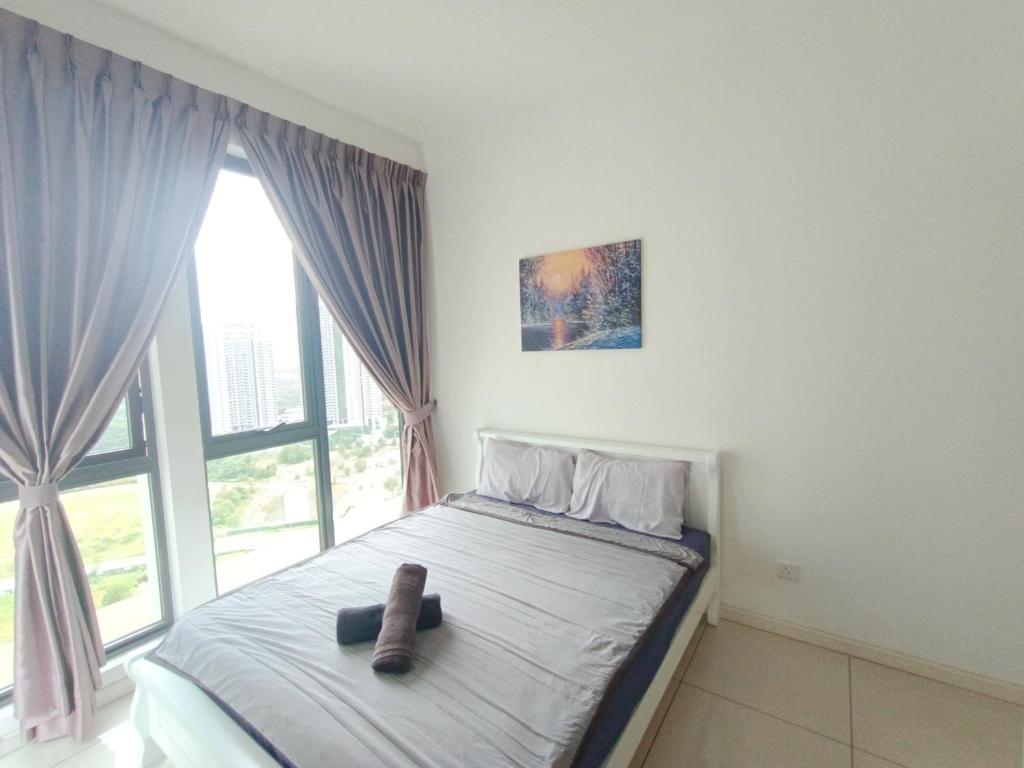 Postel nebo postele na pokoji v ubytování Medini Elysia Park , 3 min to Legoland, Netflix By Hint Homestay