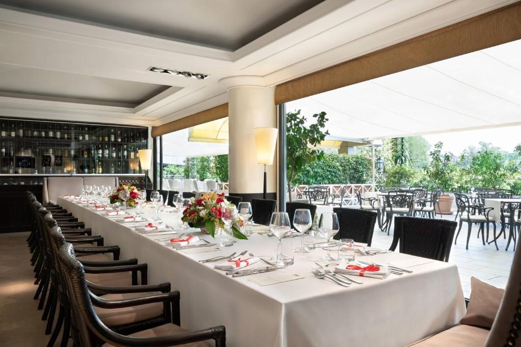 Restauracja lub miejsce do jedzenia w obiekcie Courtyard by Marriott Rome Central Park