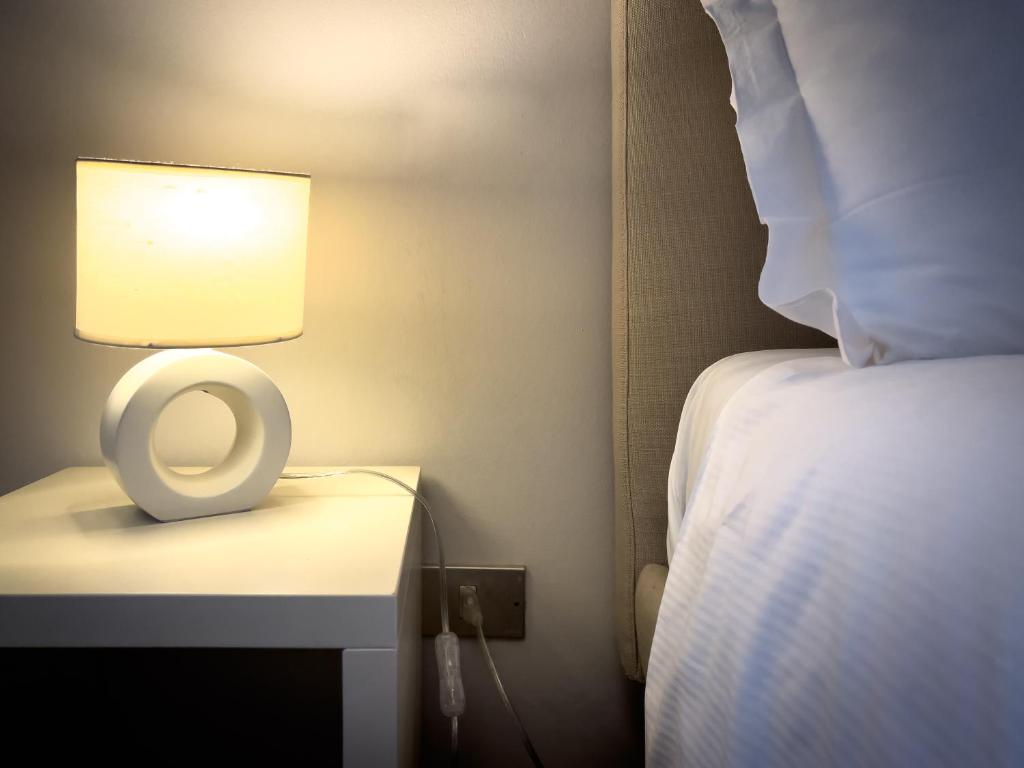 Un pat sau paturi într-o cameră la Porta Venezia Elegant Penthouse with Terrace