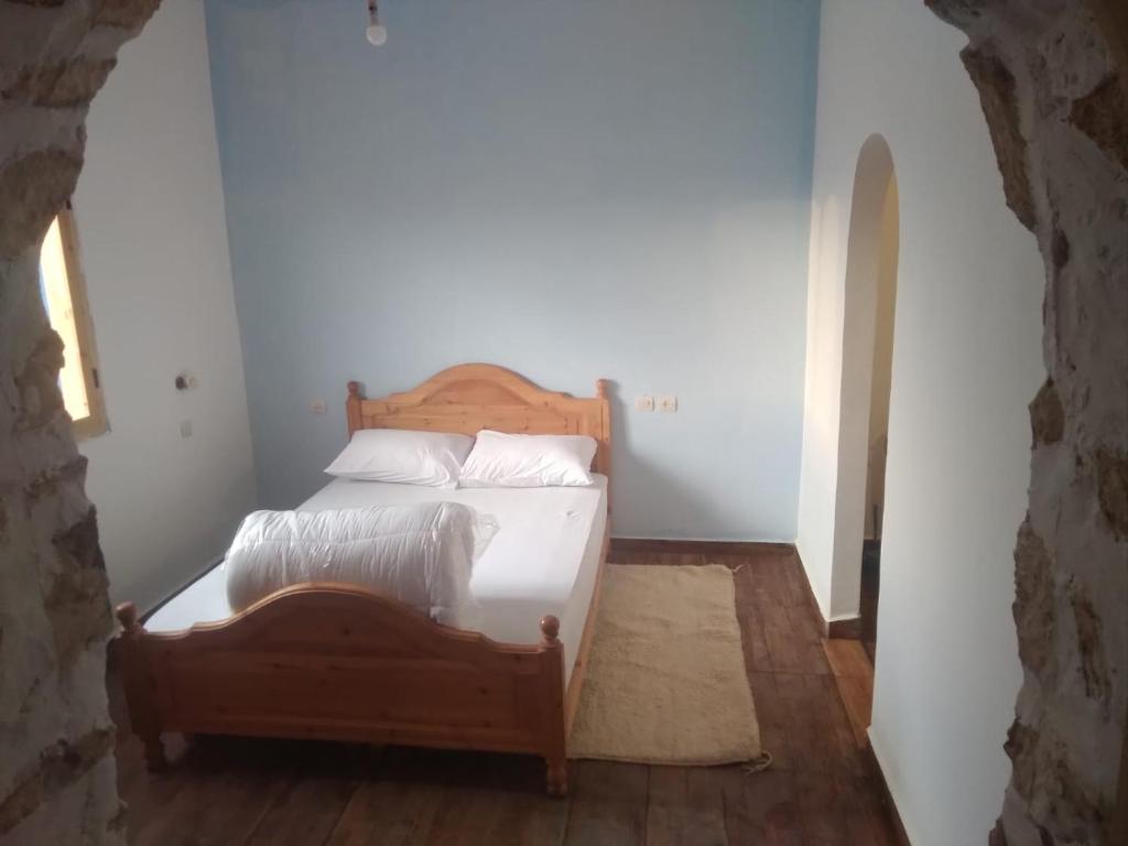 Un pat sau paturi într-o cameră la Hotel Magdoul
