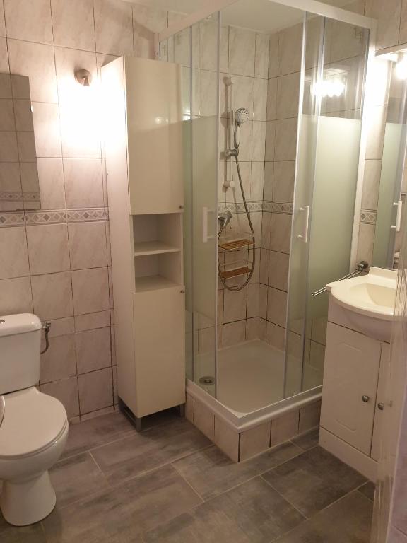 Kúpeľňa v ubytovaní CORALLINES Agréable petite villa 2 pièces mezzanine Mt St Martin Cap d'Agde