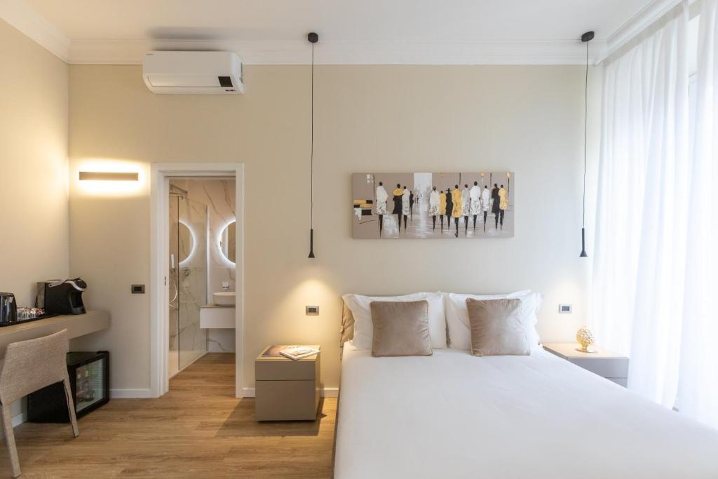 a bedroom with a large white bed in a room at Elegantia Luxury Rooms in Rome