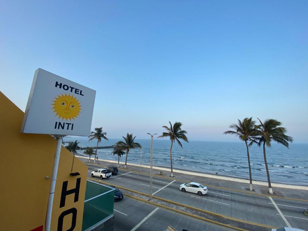 a hotel sign with a view of the ocean at HOTEL INTI in Boca del Río